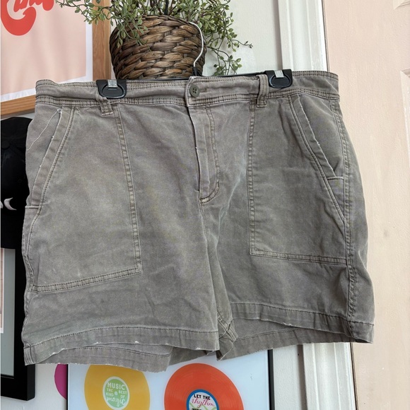 Eddie Bauer Brown Women's Cargo Shorts - Picture 1 of 6
